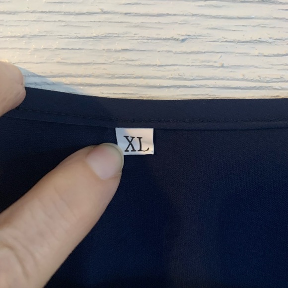Elegant Navy Blue Women's Top. Size XL. - Picture 7 of 9